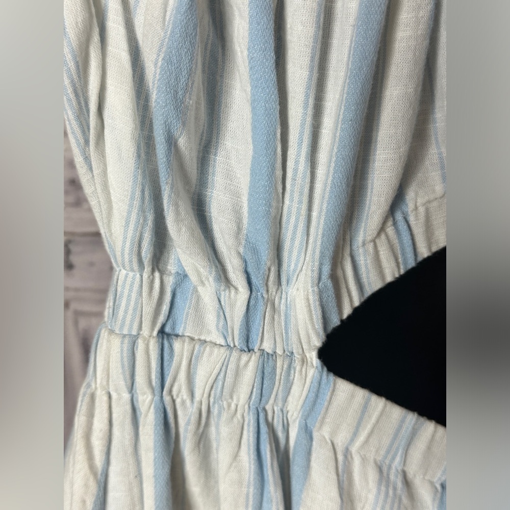 And now this off the shoulder dress - Picture 10 of 12